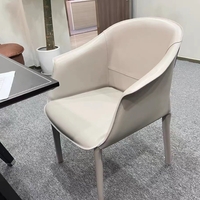 Ghế ăn da yên có tay vịn kiểu Ý