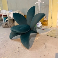 Ghế armchair hình hoa huệ