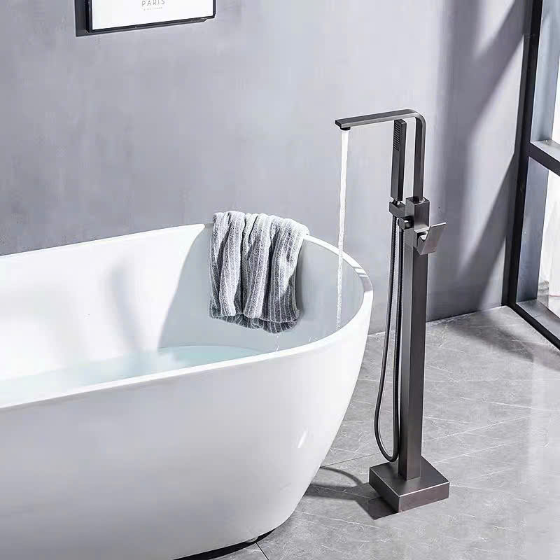 Vòi bồn tắm đứng nhập khẩu VBT008