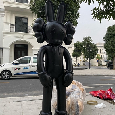 Tượng Kaws 1m7